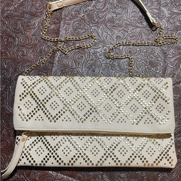 NWOT- Off White Gold Studded Fold Over Clutch w/ Long Chain Handle #H-20 - Picture 3 of 6